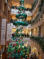 モザイクモール港北 クリスマスバルーンドロップ