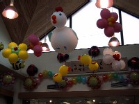 ひよこ ニワトリ親子 in フラワーガーデン